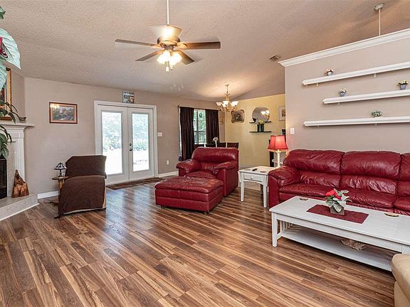 3rd image of 2820 Avenida De Soto