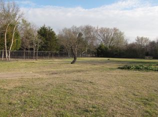 800 W Wintergreen Rd, Desoto, TX 75115