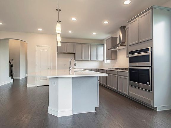 3rd image of 6501 Woodmere Ct