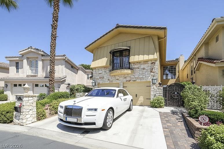 1st image of 2863 Queens Courtyard Dr