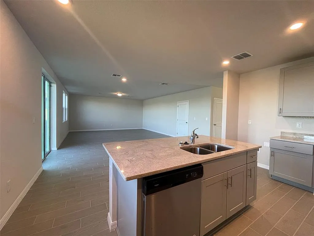 4 bed, 3.0 bath, 2631 sqft, $2,900 — Photo 4