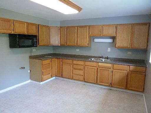 2nd image of 18041 S Thomas Ln