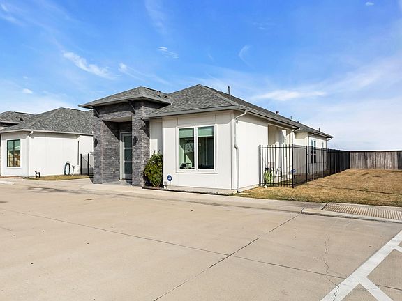 3rd image of 18518 Bridgeway Ln