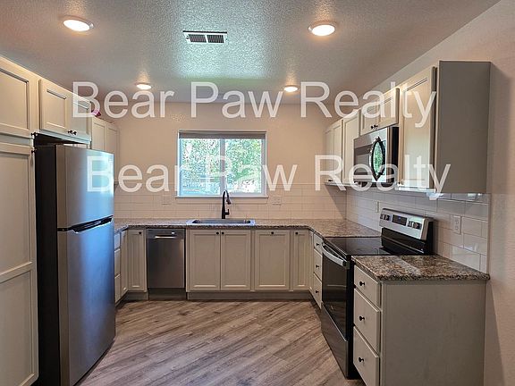 2nd image of 2912 Cribbon Ave