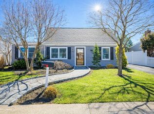 72 Cleveland Avenue, Massapequa, NY 11758