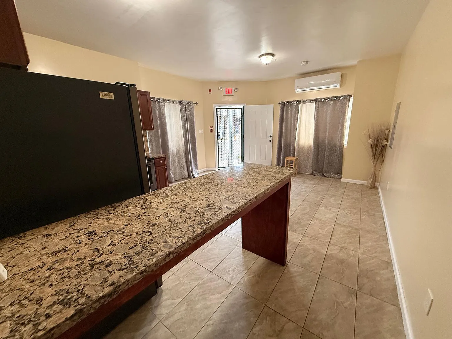 2 bed, 660 sqft, $1,300 — Photo 4