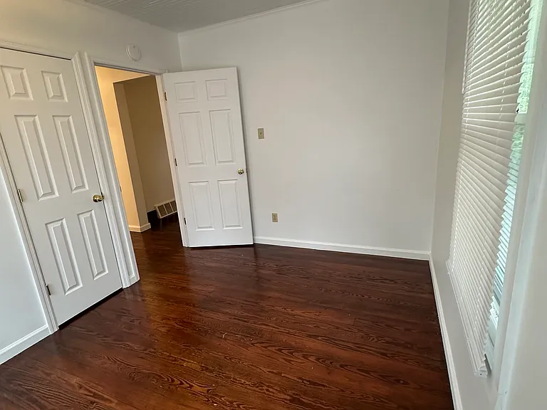 212 Eisenhower Dr — Photo 4