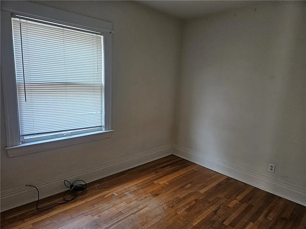 3 bed, 1.5 bath, 1500 sqft, $1,900 — Photo 3