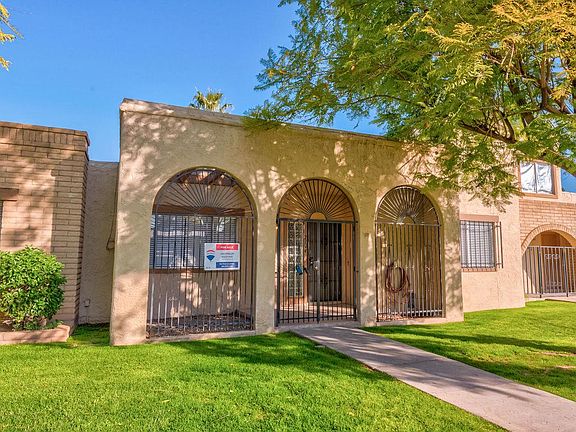 3rd image of 2124 E Villa Ct