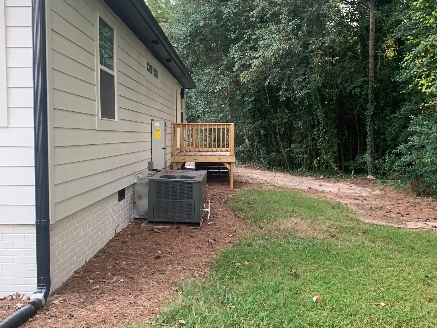 1501 Avondale Dr — Photo 3