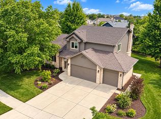 8424 Hollybrook Ln, Tinley Park, IL 60487