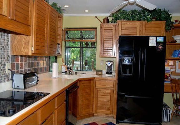 Large & Efficient Kitchen