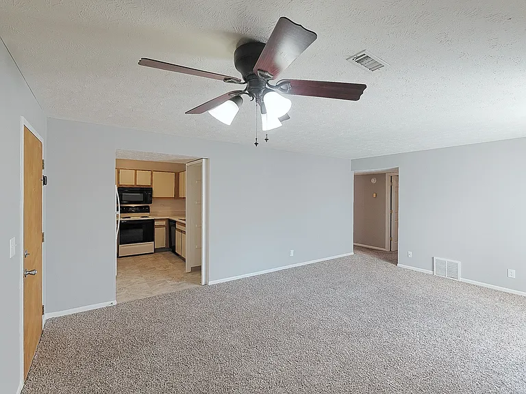 Applewood Pointe Apartments — Photo 22