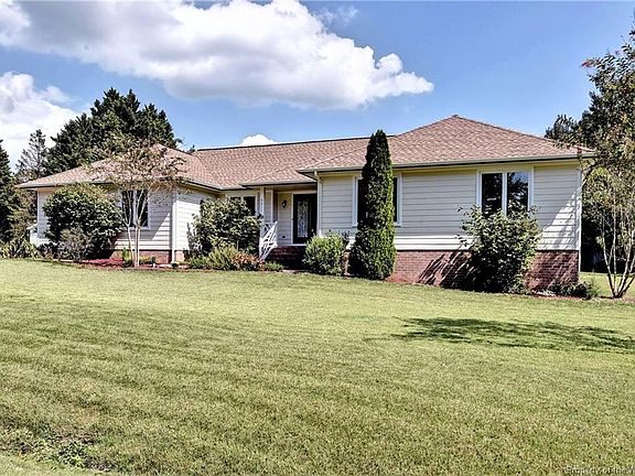 3rd image of 3317 New Castle Dr