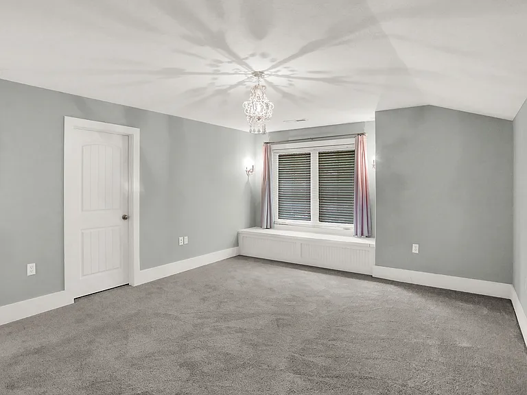 16893 Oak Manor Dr — Photo 56