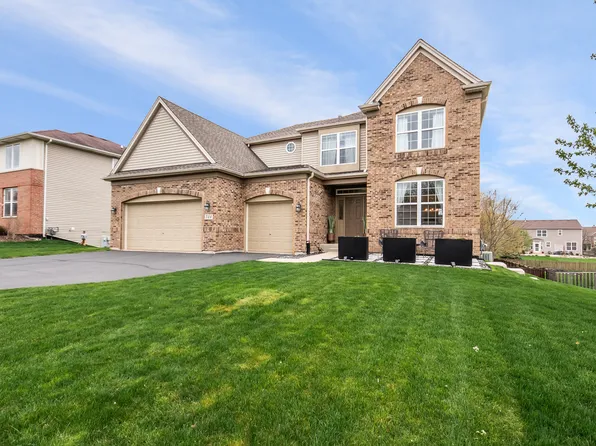 744 Jorstad Dr, North Aurora, IL 60542