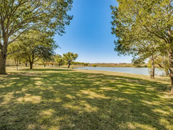 5547 Woodland Hills Dr, Denton, TX 76208