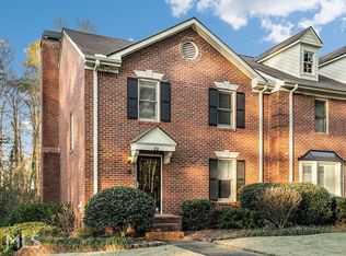 22 Huntington Place Dr, Sandy Springs, GA 30350