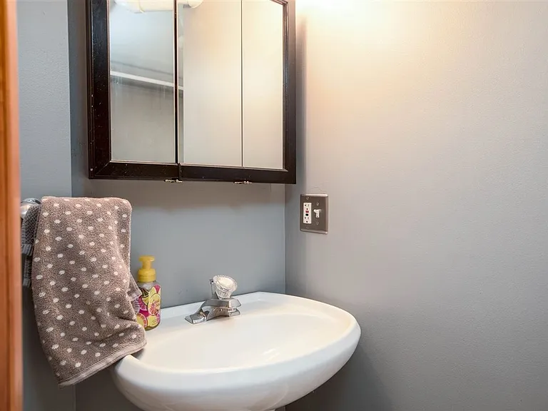 2212 W Olympic Ave — Photo 11