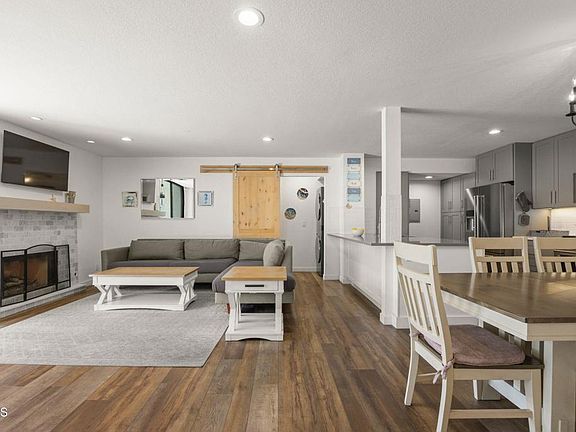 4th image of 2274 Martinique Ln