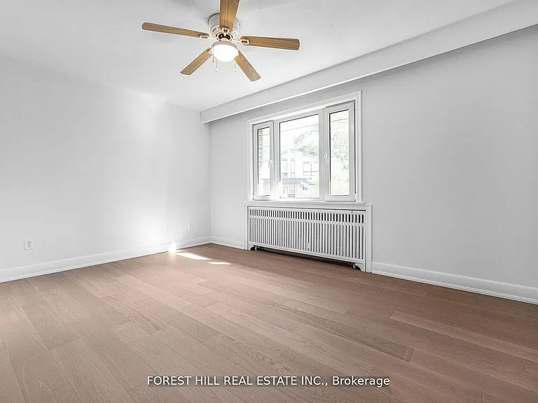 18 Irvington Cres — Photo 11