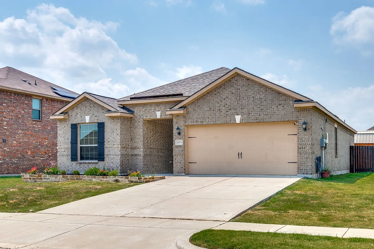 Building Photo - 3015 Watercrest Dr