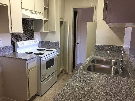 3rd image of 14624 Friar St APT 102