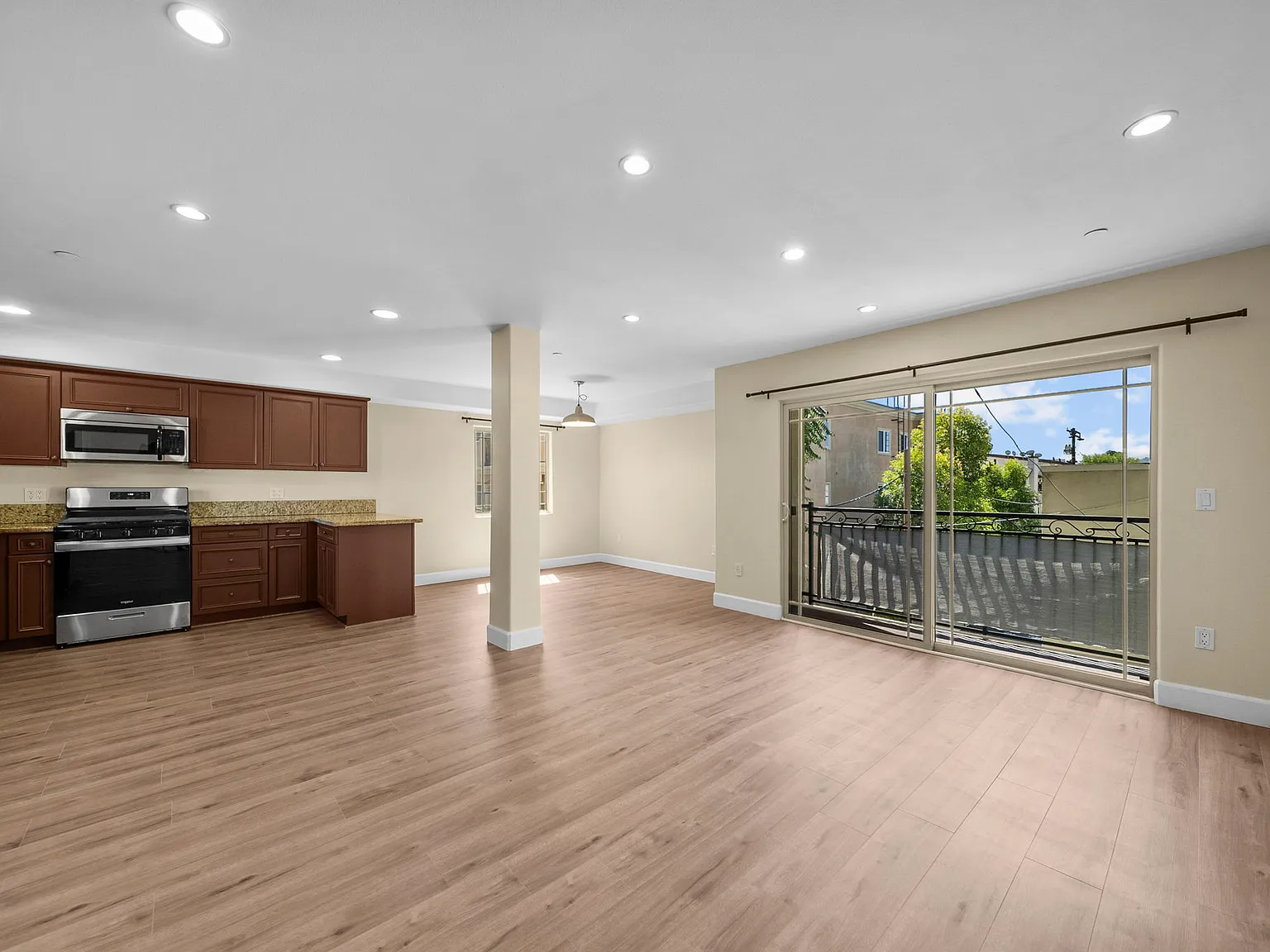 2 bed, 1060 sqft, $3,295 — Photo 3