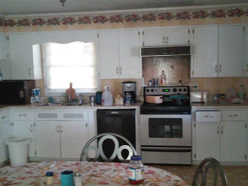 2nd image of 404 S Main St