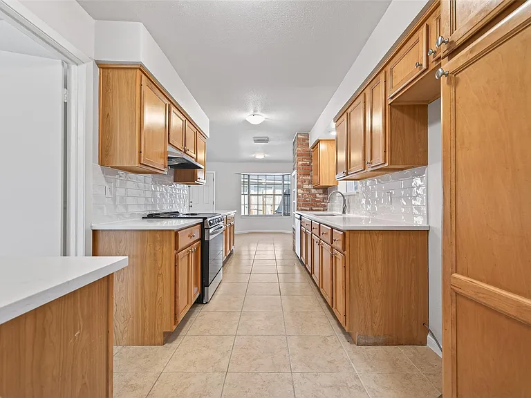 22206 Red River Dr — Photo 8