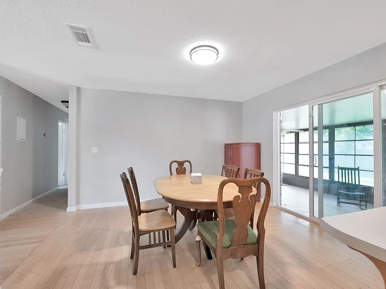 1126 Coral Dr — Photo 11