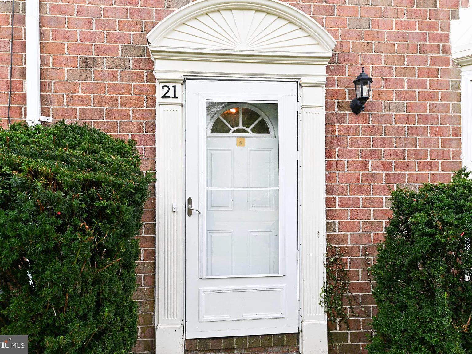3 bed, 2.5 bath, 1610 sqft, $2,600 — Photo 2