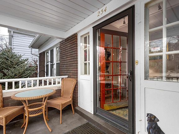 5th image of 254 Fernwood Ave