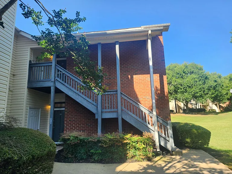 131 Wexford Dr #201 — Photo 1