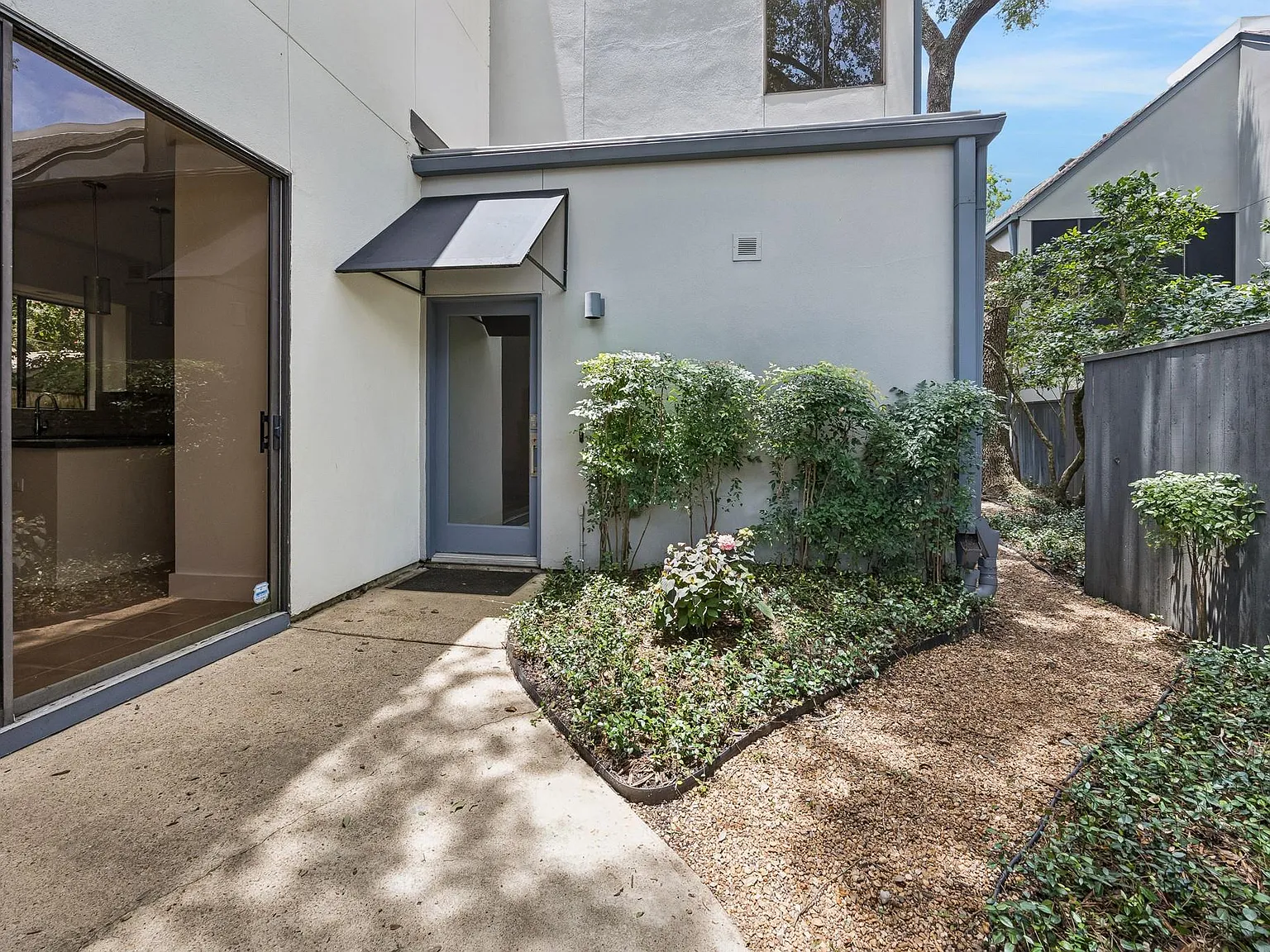 3 bed, 3.5 bath, 2562 sqft, $4,700 — Photo 3