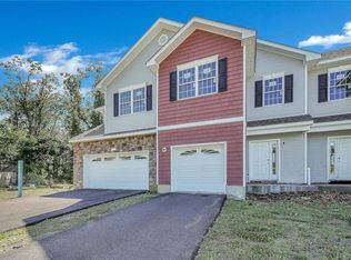 608 Iron Forge Ln, New Windsor, NY 12553