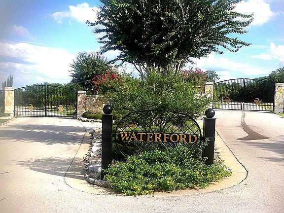 WaterFord Estates Entryway