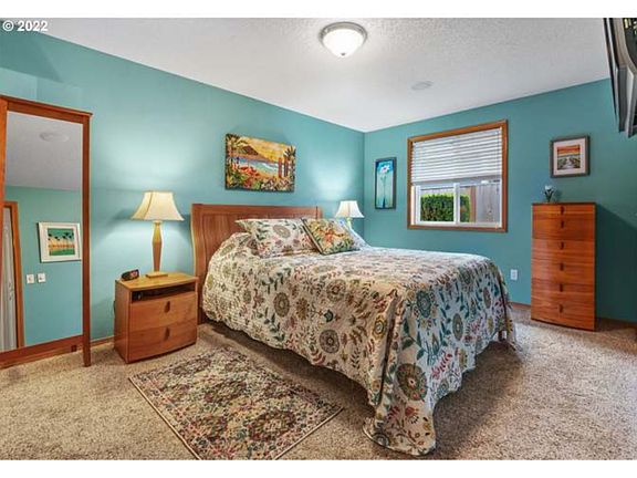 5th image of 607 SE 69th Ct