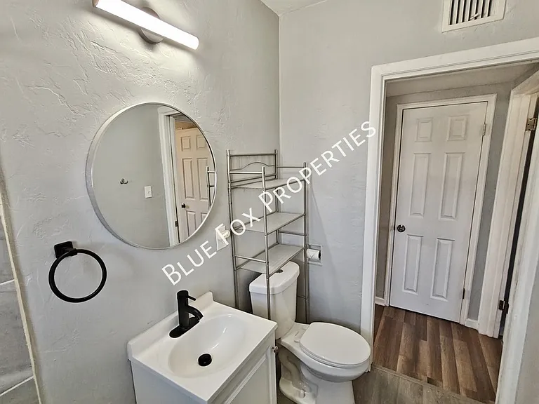 4124 E 1st St — Photo 14