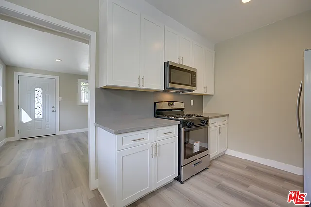 1127 N Formosa Ave — Photo 10
