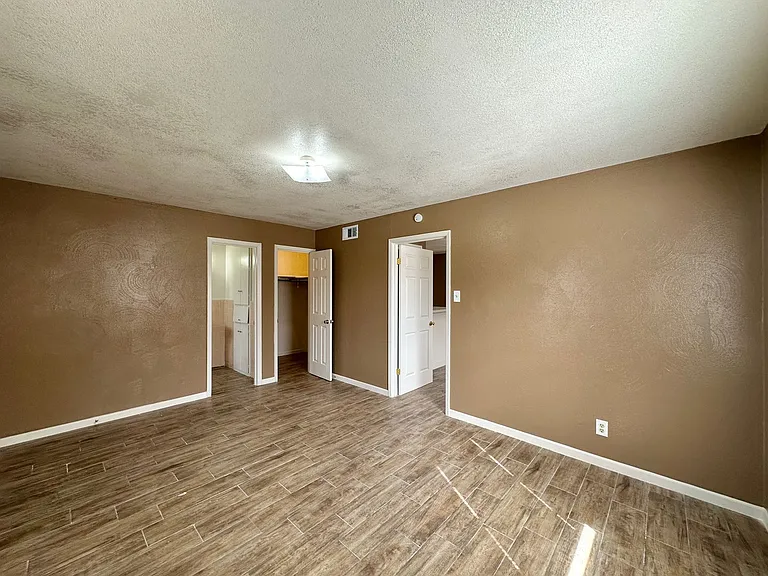 1807 N Ws Young Dr — Photo 11