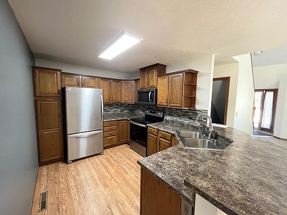 3rd image of 510 Colony St