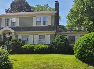 527 W Dover Ct, Davenport, IA 52803