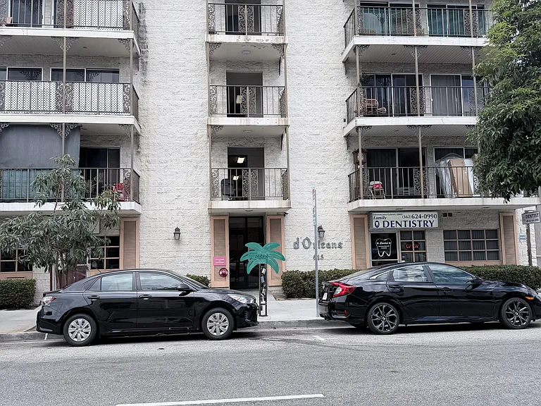 615 E Broadway — Photo 13