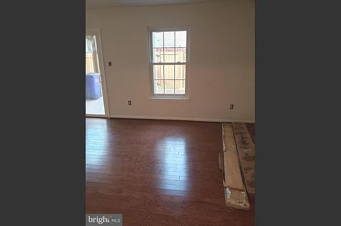 14937 London Ln — Photo 8