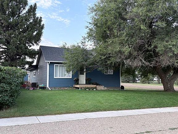 4th image of 139 N 9th Ave W