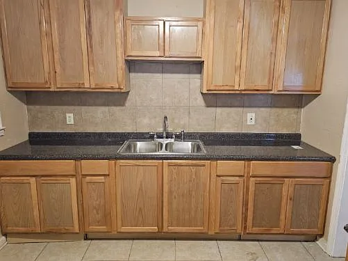 3 bed, 1.5 bath, 1196 sqft, $1,300 — Photo 2