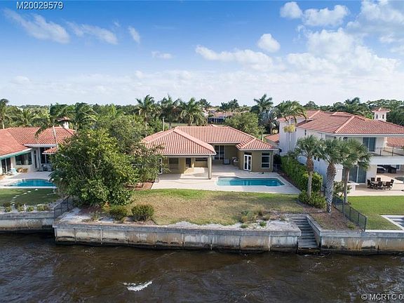 3rd image of 142 SW Palm Cove Dr
