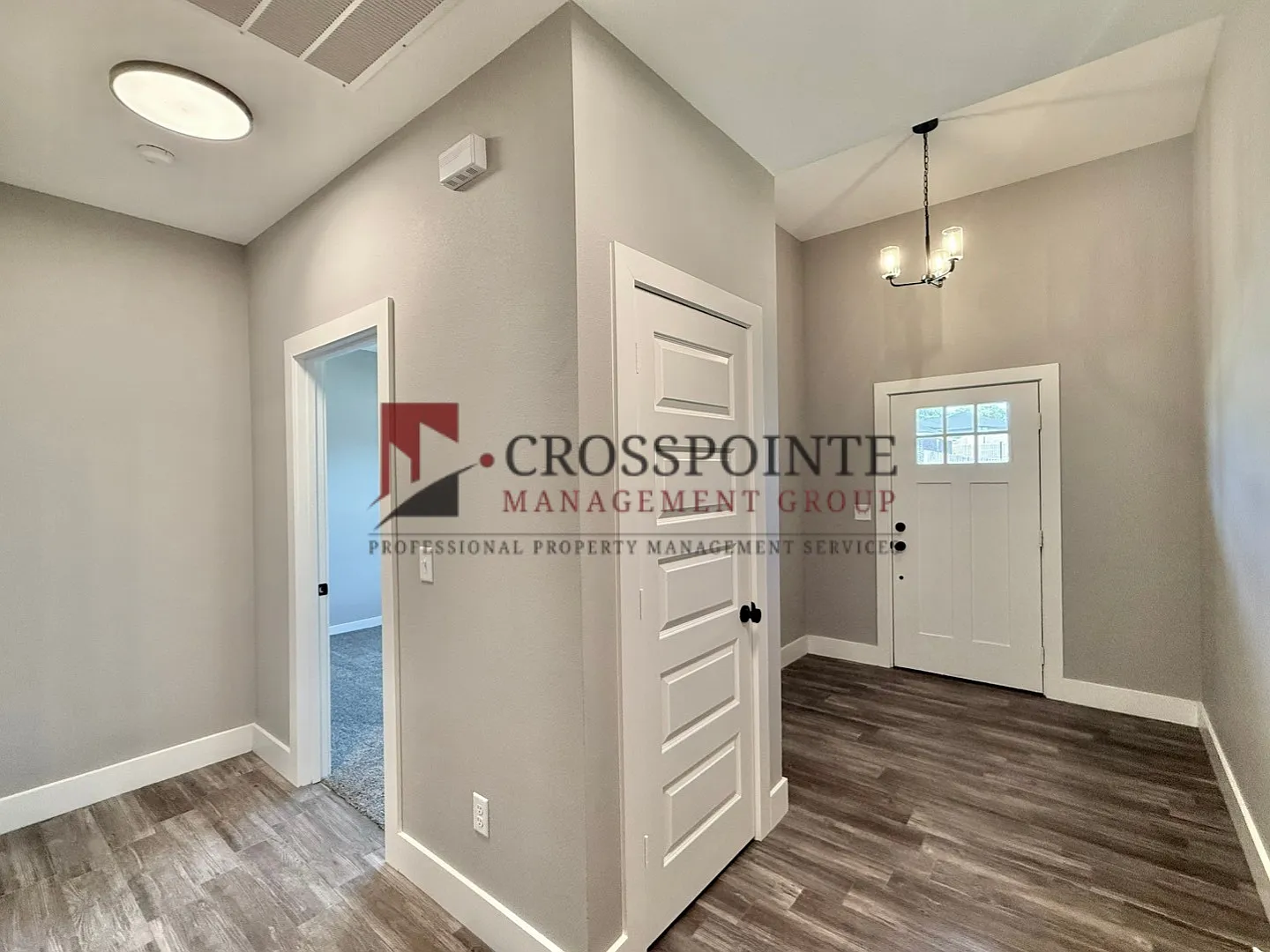 Spacious 4-Bedroom Home with 2.5 Bathrooms, 2-Car Garage & Fenced Yard — Photo 3
