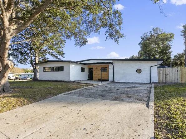 1271 Woodlawn St, Clearwater, FL 33756